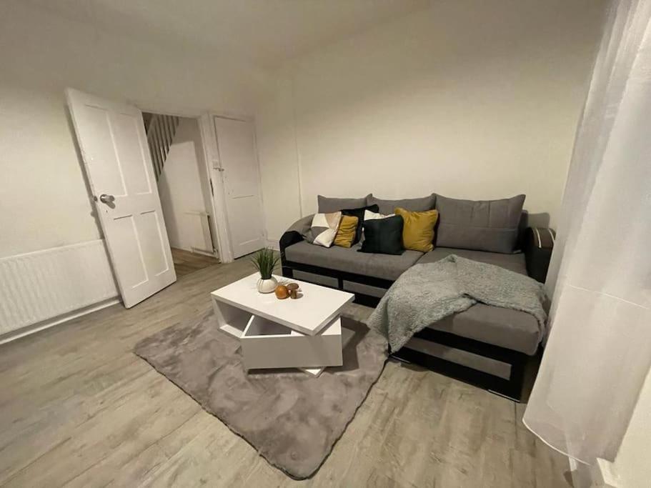 Comfy 2 Bedroom On Tower Bridge London Bagian luar foto