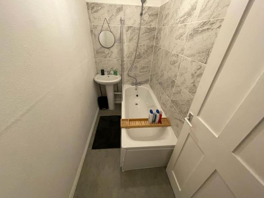 Comfy 2 Bedroom On Tower Bridge London Bagian luar foto