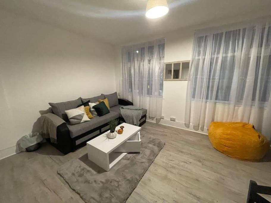 Comfy 2 Bedroom On Tower Bridge London Bagian luar foto