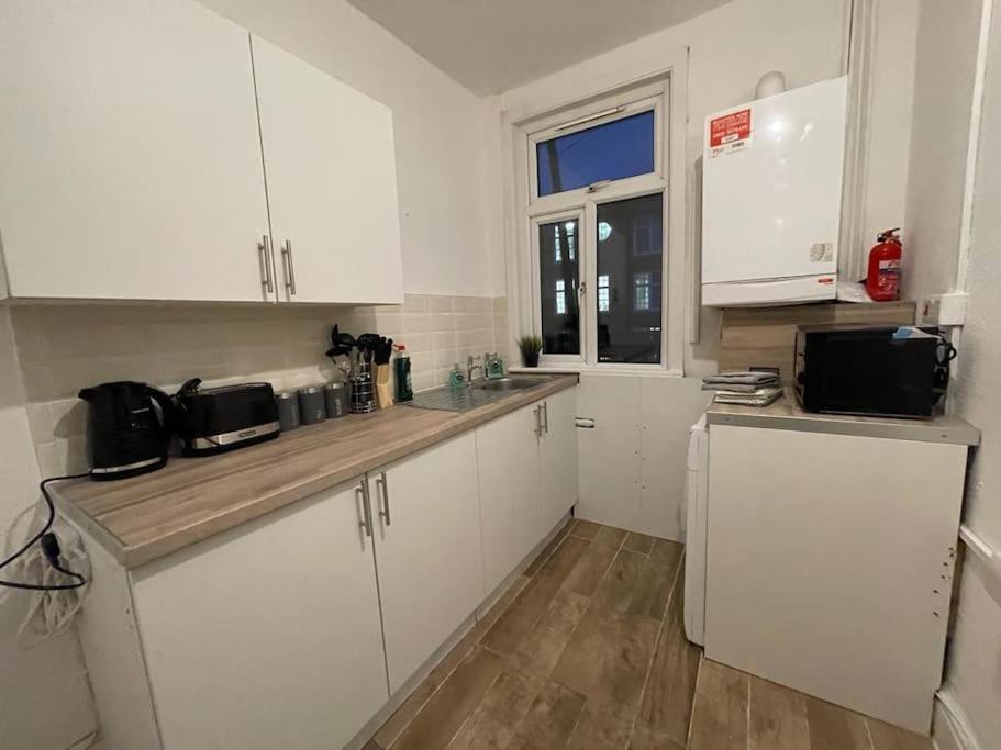 Comfy 2 Bedroom On Tower Bridge London Bagian luar foto